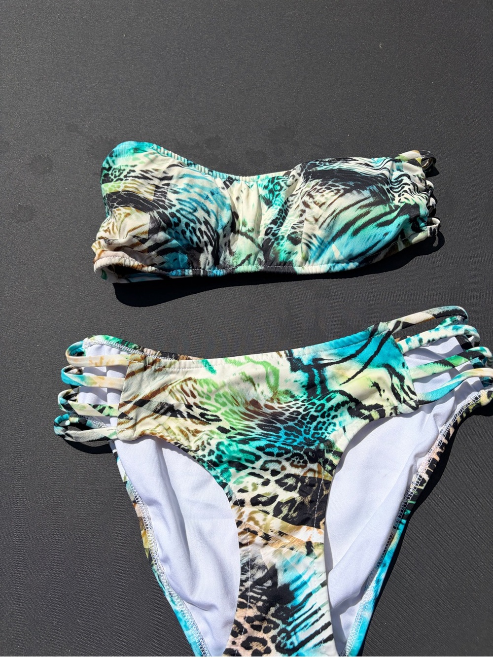 VENUS Teal and Green Animal-Print Strapless Bikini